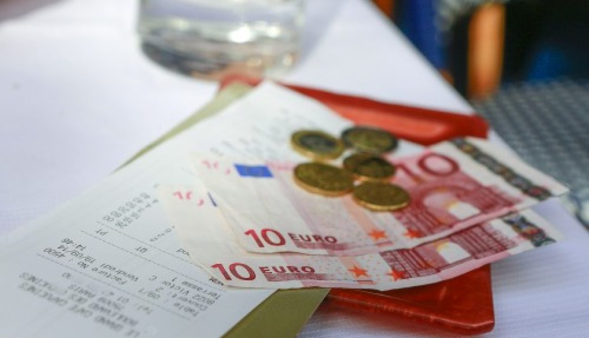Pourboires : le régime social et fiscal de faveur est prolongé