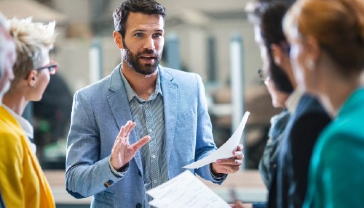 Quand un directeur commercial peut-il être considéré comme un dirigeant de fait ?