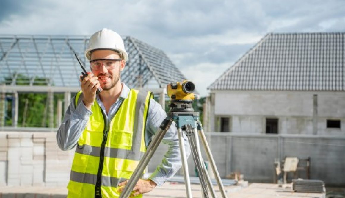 Notaires, géomètres-experts : un guide pour garantir les limites de propriété