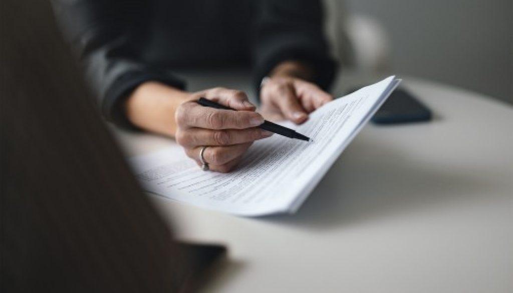 Documents de fin de contrat : attention à leur remise tardive !